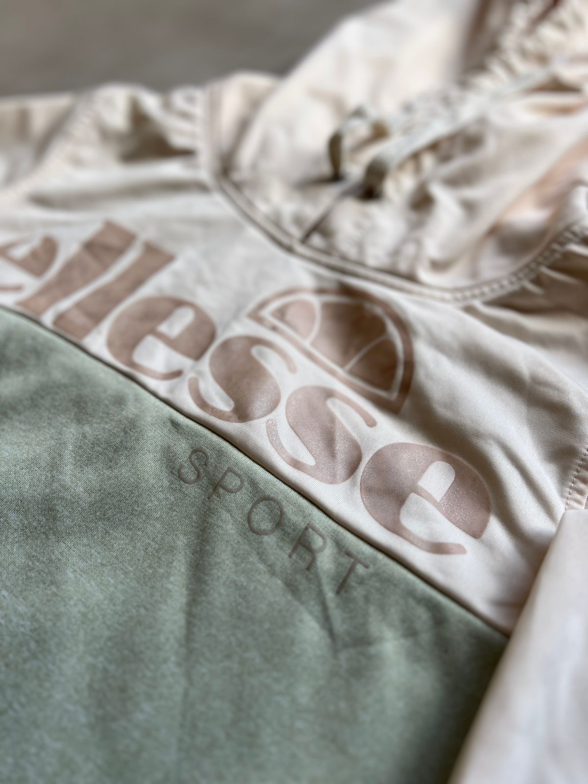 Ellesse Two-Tone Cropped Hoodie (xs-s)