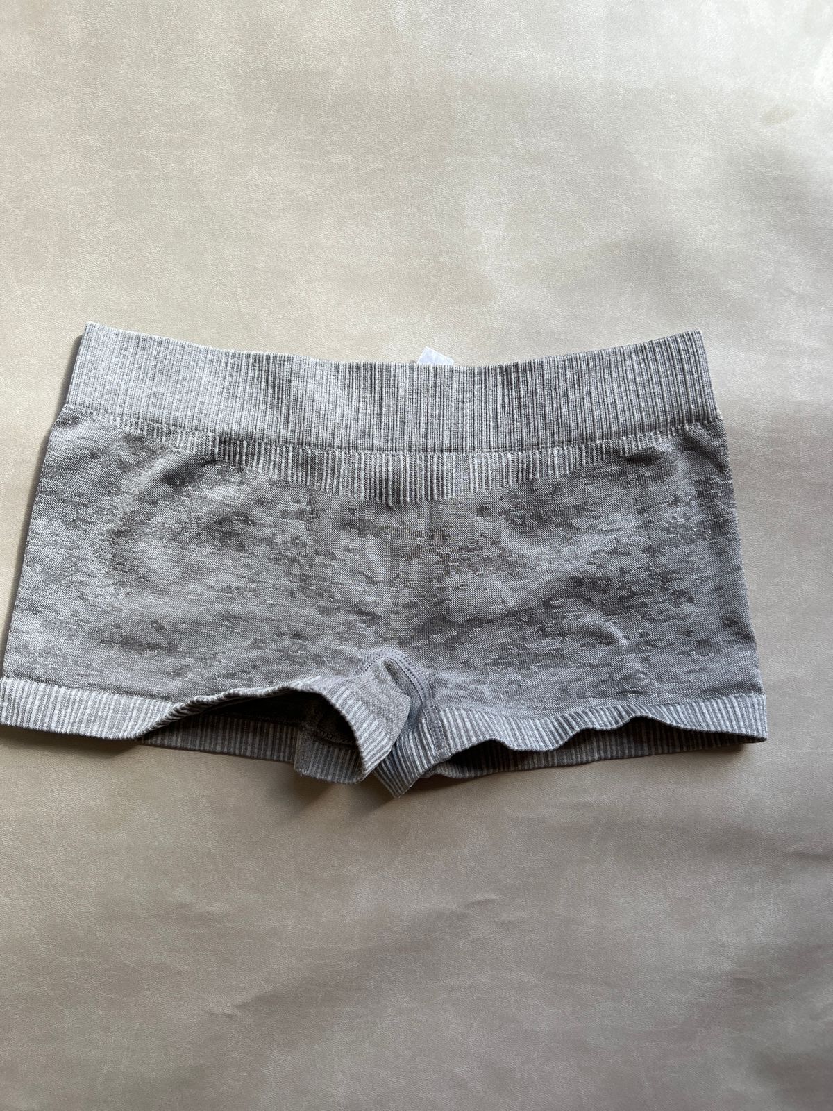 PRIMARK- seamless shorts (XS-S)