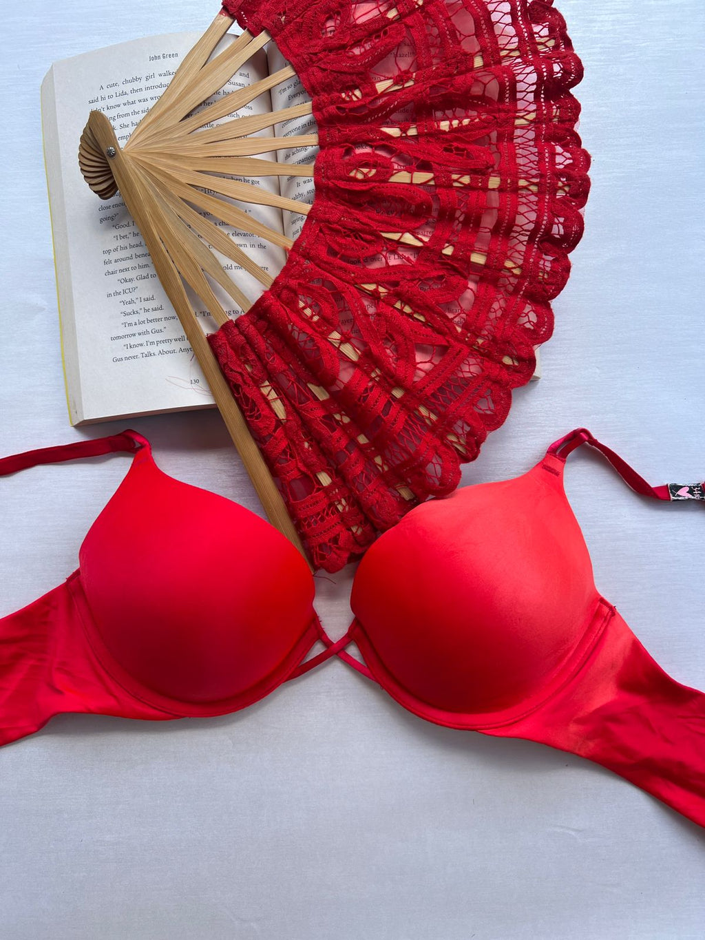 VICTORIA'S SECRET Classic Red Stain Bra (75)