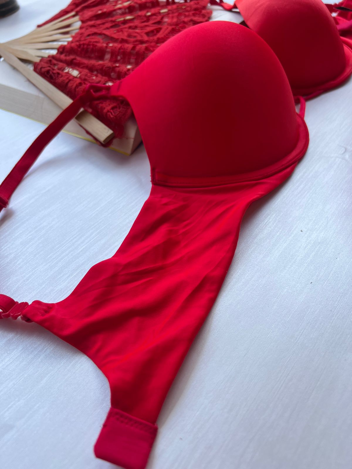 VICTORIA'S SECRET Classic Red Stain Bra (75)